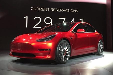 禍不單行 特斯拉因停車制動器問題召回5.3萬輛電動汽車