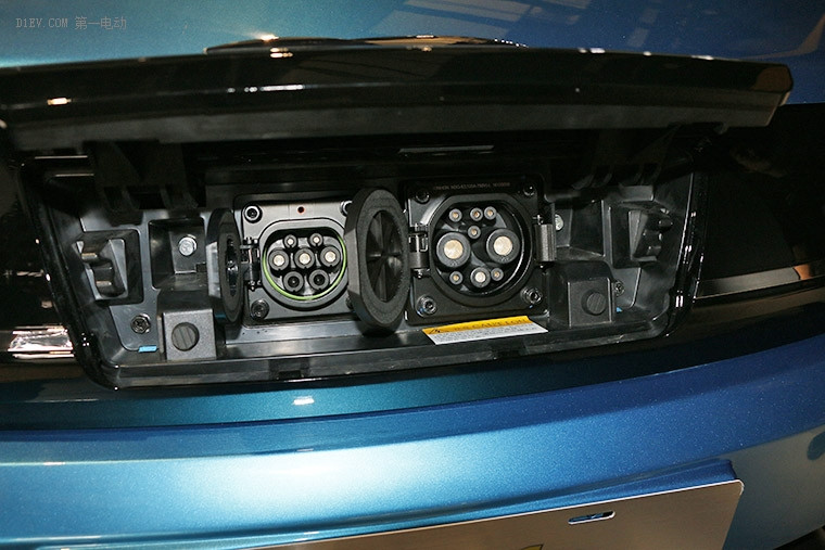 簡約就是美，科技很帶感 上海車展靜評云度新能源π1