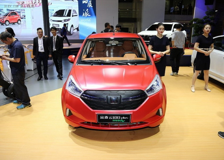 眾泰云100plus 首發(fā)亮相2017上海車展
