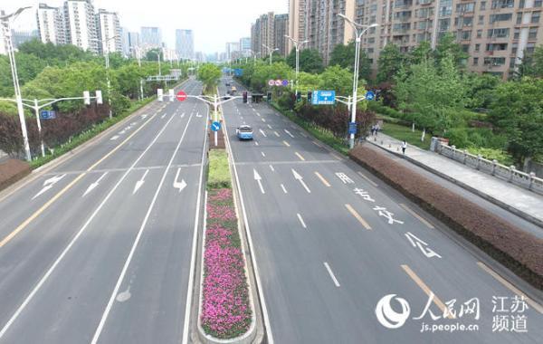 南京再設(shè)30公里公交專用道，新能源汽車可正常通行