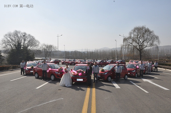 婚車的轉(zhuǎn)變，微型電動汽車成年輕人出行新選擇？
