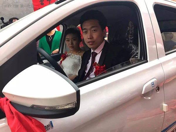 婚車的轉(zhuǎn)變，微型電動汽車成年輕人出行新選擇？