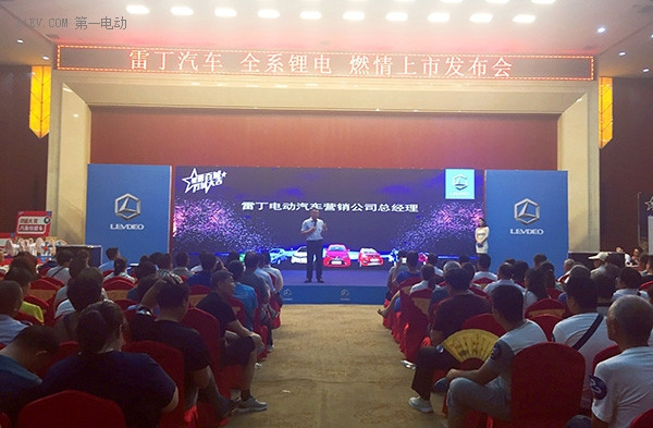 雷丁營銷總經(jīng)理講解購車優(yōu)惠政策