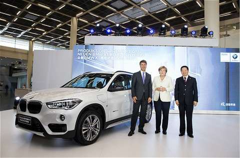 德国总理默克尔、辽宁省省长陈求发、宝马集团董事长科鲁格见证全新BMW X1插电式混合动力下线