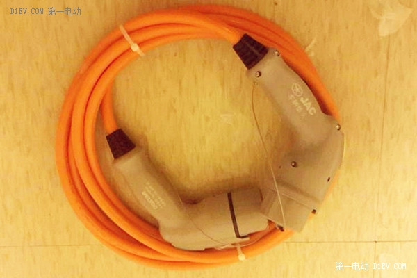 可插國標(biāo)交流充電樁的充電線