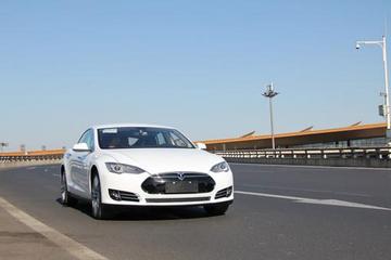 当特斯拉遇上酷跑达人：一年5万公里 Model S能hold住吗？