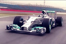 奔馳全新F1賽車展示混合動力驅動系統
