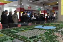 多国商务参赞到山东聊城考察 试驾时风电动车