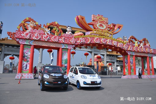 奇瑞電動汽車途經(jīng)合肥文化創(chuàng)意產(chǎn)業(yè)園區(qū)