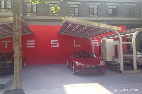 现场停放的model s
