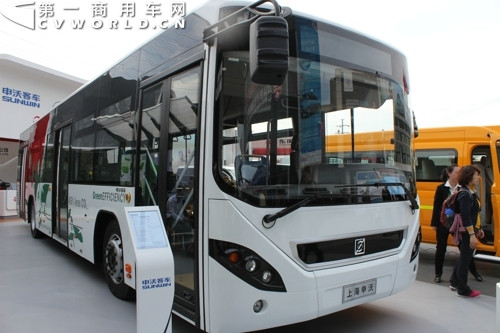 上海申沃展出的油電混合動(dòng)力客車(chē)