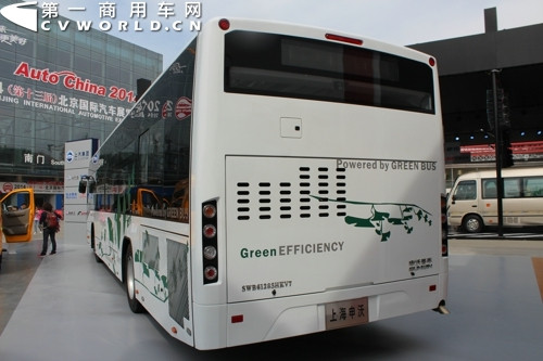 上海申沃展出的油电混合动力客车