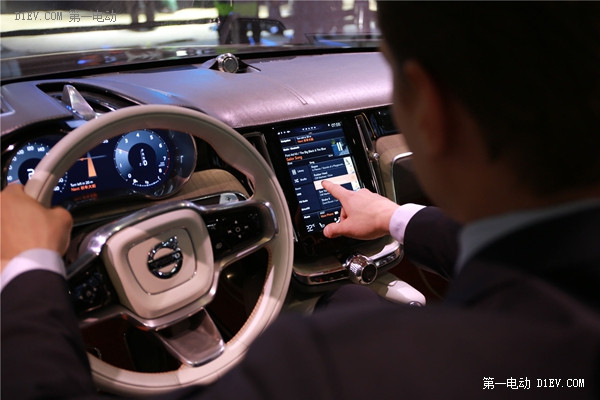 概念車Concept Estate車內(nèi)搭載的Apple CarPlay車載服務(wù)系統(tǒng)
