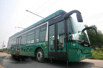 青年即充式纯电动公交批量投运上海