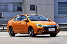 第二代DM雙?；靹?dòng)車型 實(shí)拍比亞迪秦