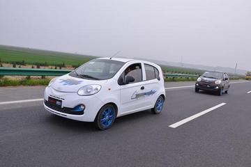 奇瑞“电车进北京”第三天：轻松应对雨天和积水