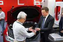 【一周热点】马斯克向首批Model S中国车主交车 腾势发布