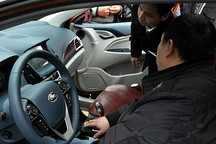 新能源汽车推广 宜宾市民心里没底不太买账