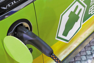 南通今年367輛新能源車上路 增設(shè)60個充電樁