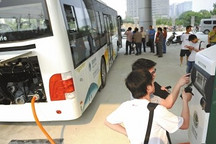 安徽今年淘汰25.8万辆黄标车 合肥芜湖建10座公交车充电站