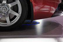 日本研发导电轮胎 让电动汽车边行驶边充电