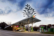 德国高速公路建充电站 电动车半小时内充好电