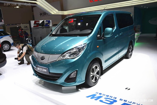 比亞迪插電式7座MPV
