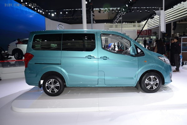 比亞迪插電式7座MPV