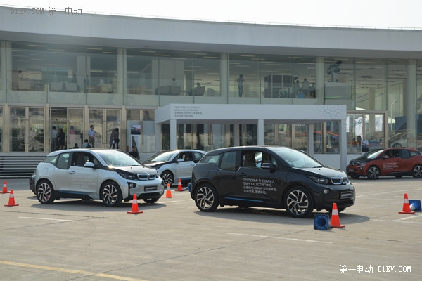 宝马i3电动汽车