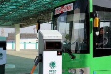 四川眉山首輛新能源公交車上路運行