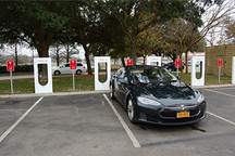 特斯拉美國車主講述：紐約的超級充電站終于啟動了！