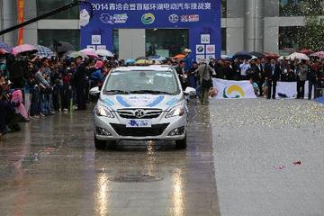 首屆環(huán)湖電動(dòng)汽車挑戰(zhàn)賽 青海鋰產(chǎn)業(yè)前程萬(wàn)"鋰"