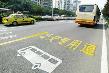 广东酝酿赋予新能源汽车特权：不限行、走公交车道