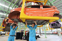 重庆轻型低速纯电动车问世 无需充电桩在家可充电