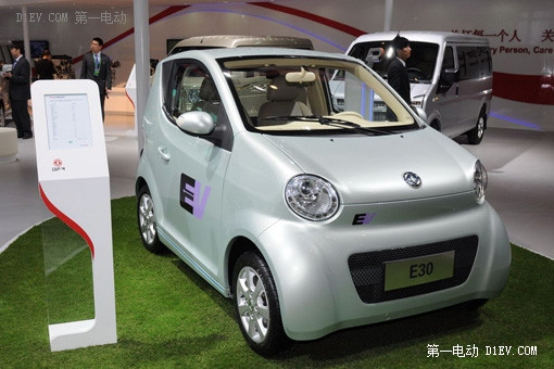 東風(fēng)E30電動(dòng)汽車