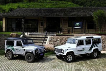 越野依然強悍 路虎衛(wèi)士純電動車在華首測