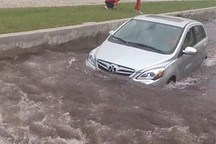 北汽純電動汽車E150EV戲水50厘米