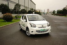 最具性價(jià)比  第一電動(dòng)搶鮮試駕眾泰云100電動(dòng)車(chē)