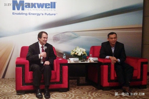 Maxwell首席技术官迈克尔•埃弗里特（左）和中国区总经理陈宁与媒体座谈