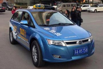 体验南京电动出租车：充满电2小时 比用气成本低一半