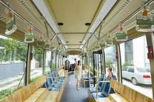 成都新“特斯拉”版公交自带充电机 有望年底投放市场