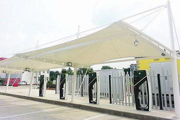 京港澳高速湖北段兩服務(wù)區(qū)充電站建成