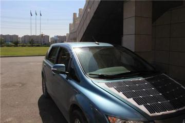 辽宁首台太阳能电动汽车 充一次电跑300公里
