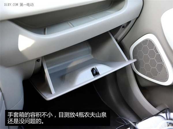 國產(chǎn)電動汽車雷諾ZOE內(nèi)飾