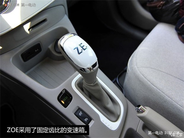 國產(chǎn)電動汽車雷諾ZOE內(nèi)飾