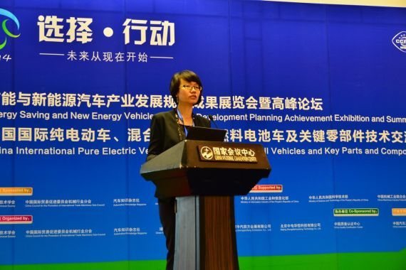 中國汽車技術(shù)研究中心電池首席專家王芳博士