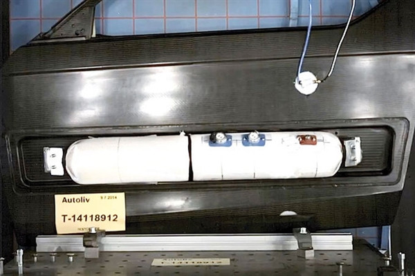 一輛電動汽車 總重450kg 續(xù)航160km