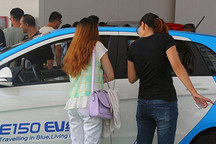 新能源车亮相西太湖车展 百公里8元钱市民直呼划算