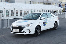 因運(yùn)輸車輛起火 20輛比亞迪秦被燒成了灰