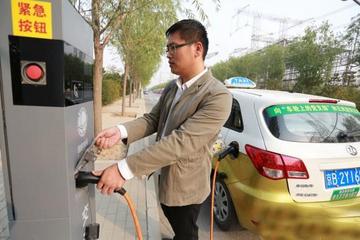 北京首批路燈充電樁昌平上崗 試運行期間可免費充電